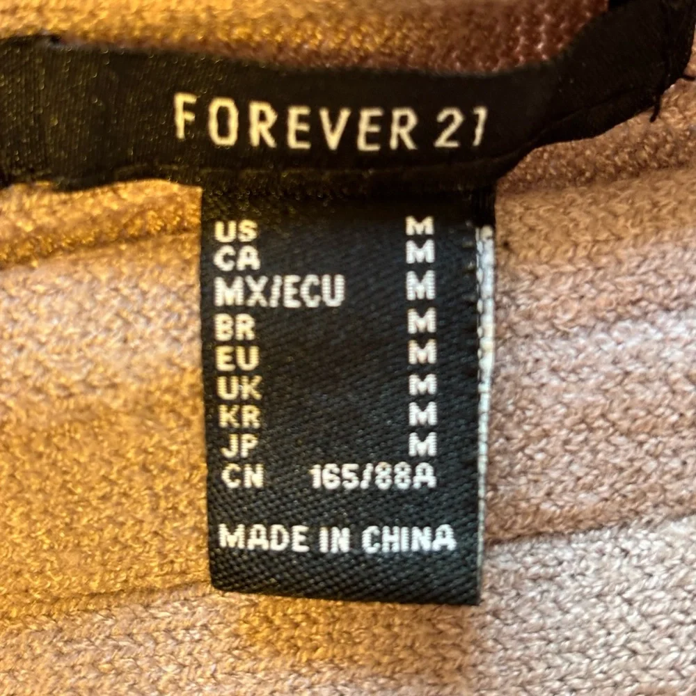 🌸Forever 21 Tan / Brown Size Medium Cropped Knit Sweater